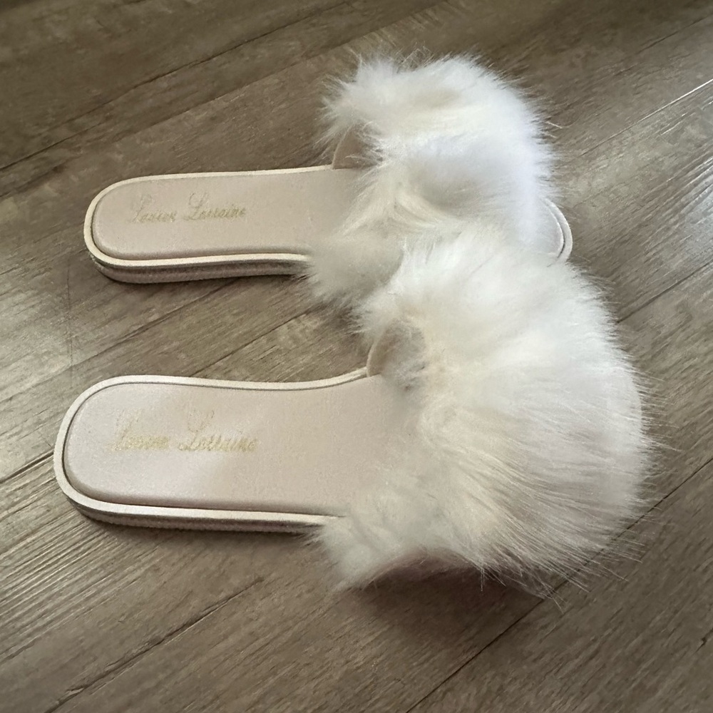 NWT Lauren Lorraine Women’s Fluffy White Faux Fur Flat Slide Sandals - Picture 3 of 9